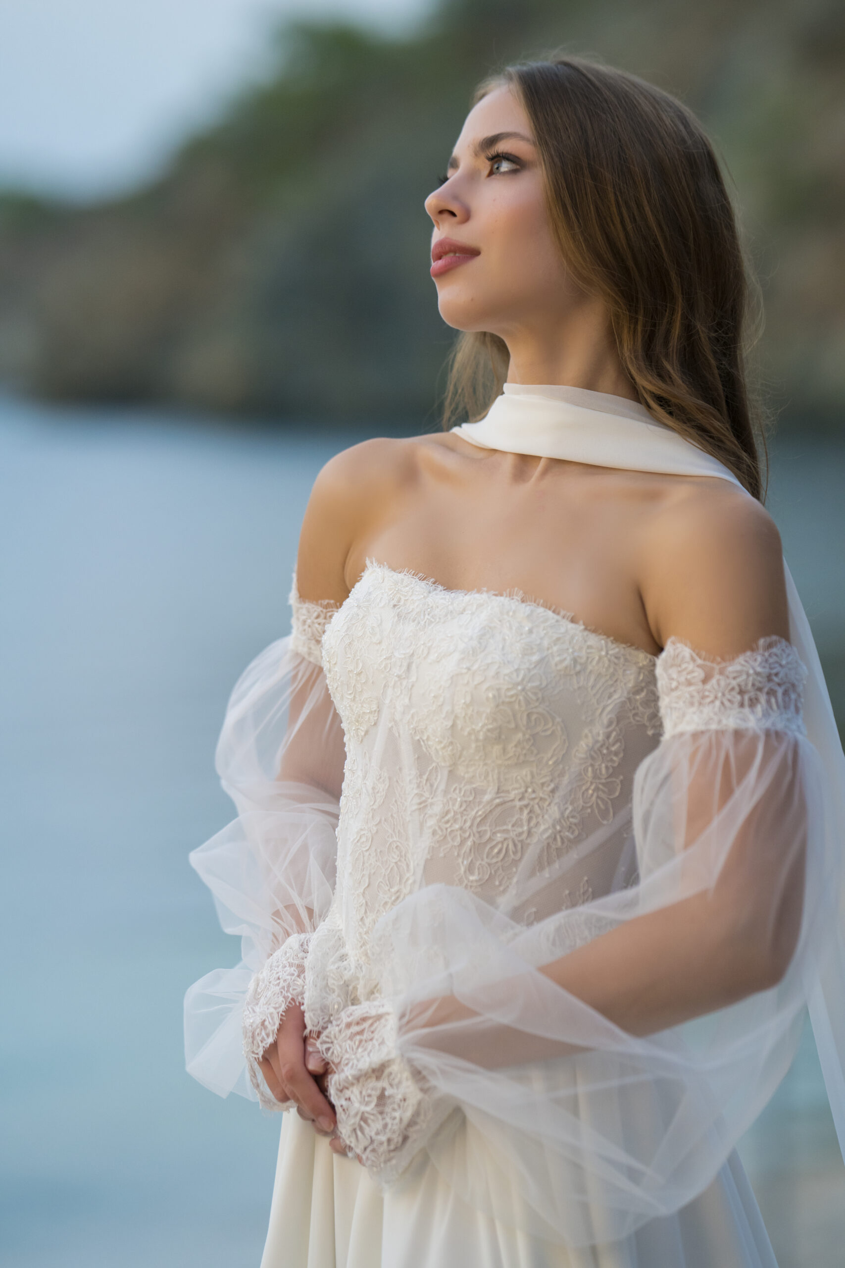 Laelia Helen Kesim Balon Kollu Fransız Dantelli Tül Straplez Yaka Romantik Gelinlik - Görsel 3