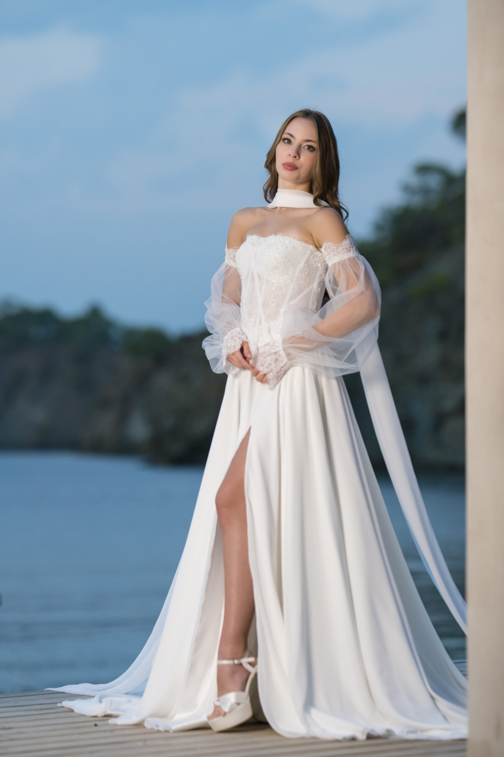 Laelia Helen Kesim Balon Kollu Fransız Dantelli Tül Straplez Yaka Romantik Gelinlik - Görsel 4