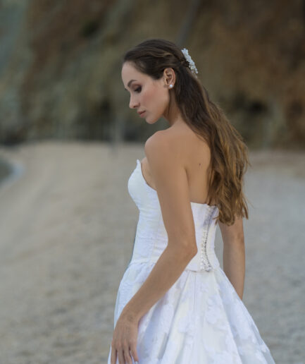 Nyx Helen Kesim Saten Straplez Yaka Zamansız Gelinlik