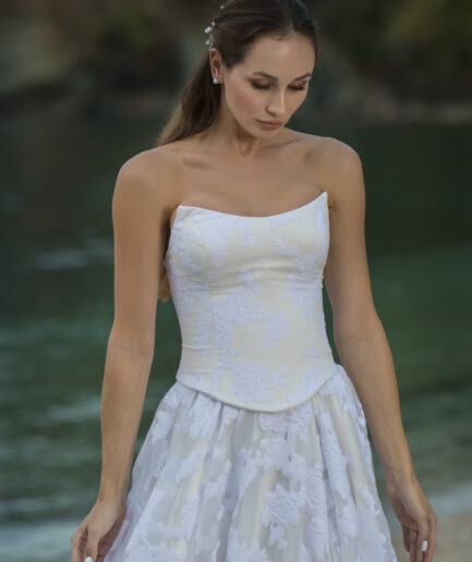 Nyx Helen Kesim Saten Straplez Yaka Zamansız Gelinlik