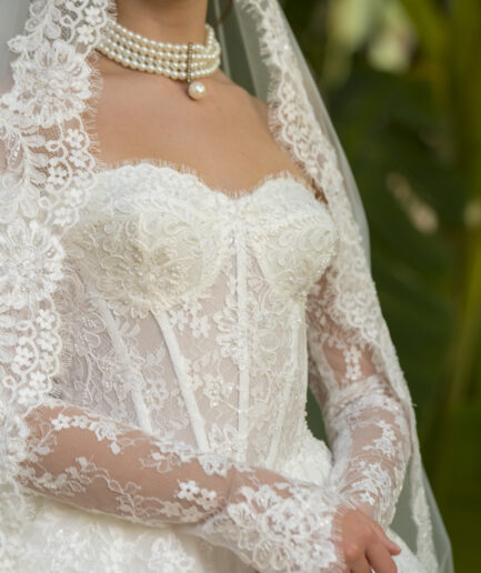 Virella A Kesim Uzun Kollu Fransız Dantelli Kayık Yaka Zarif Gelinlik