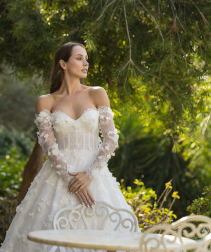 Elora A Kesim Uzun Kollu Üç Boyutlu Detaylı Kalp Yaka Romantik Gelinlik