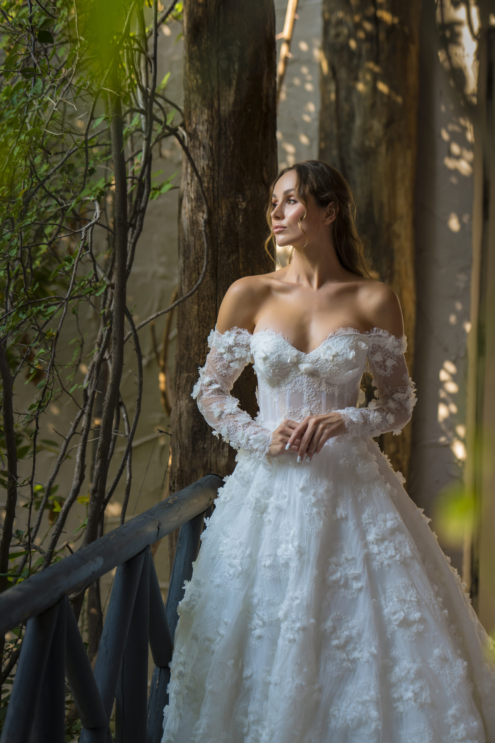 Elora A Kesim Uzun Kollu Üç Boyutlu Detaylı Kalp Yaka Romantik Gelinlik - Görsel 4