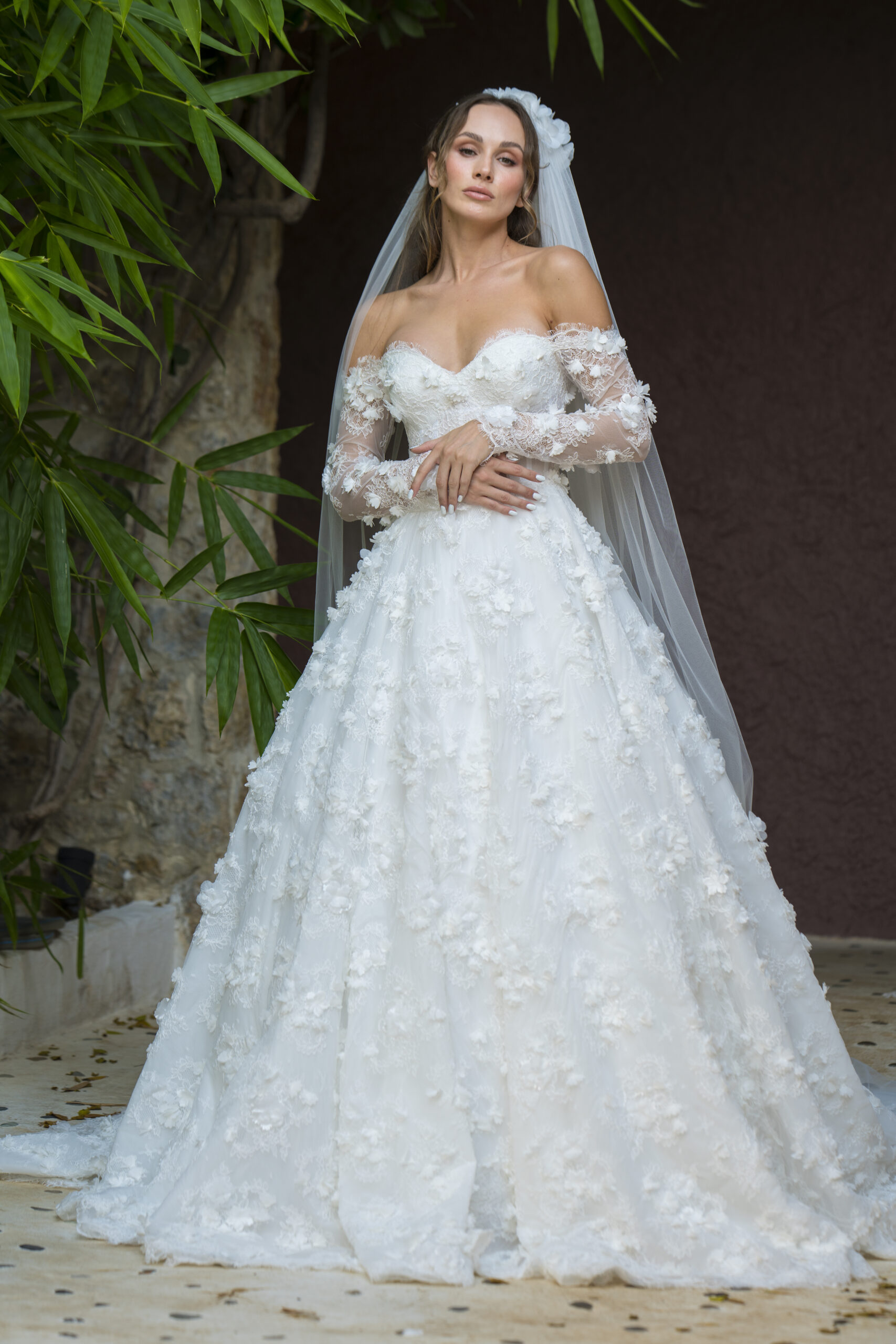 Elora A Kesim Uzun Kollu Üç Boyutlu Detaylı Kalp Yaka Romantik Gelinlik