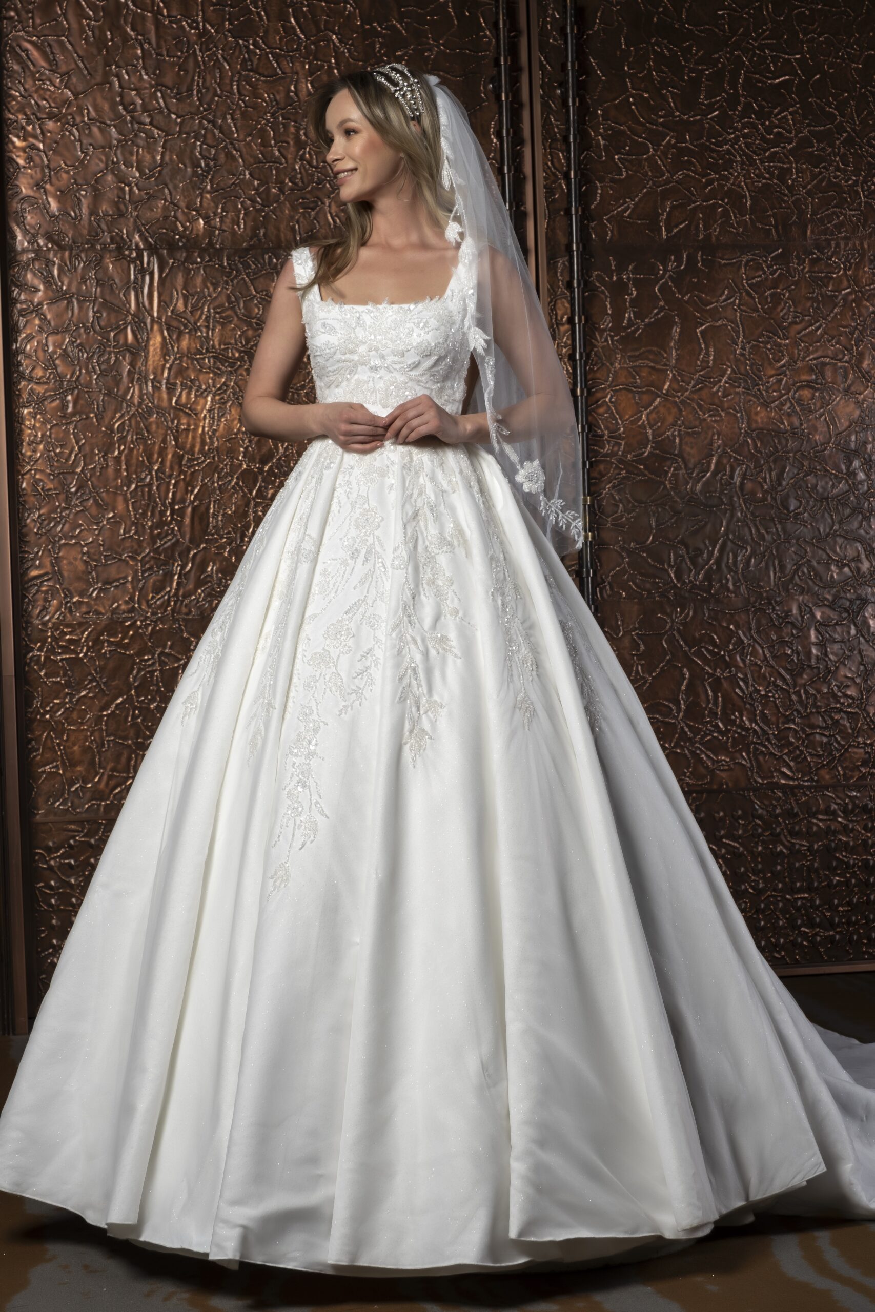 Calista A Kesim Askılı Kare Yaka Dantelli Zarif Gelinlik - Görsel 2