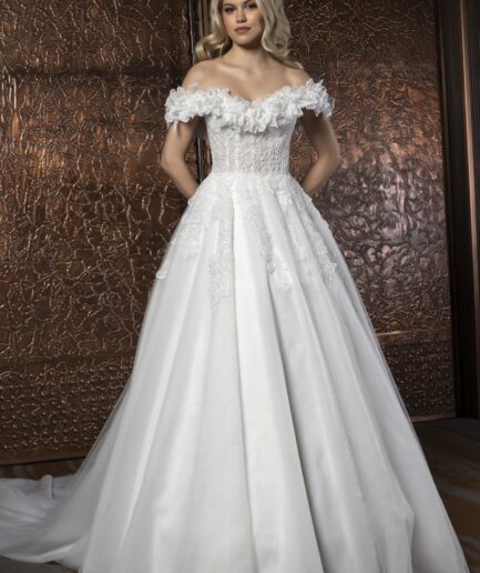 Noira A Kesim Düşük Kollu Kayık Yaka Dantelli Zarif Gelinlik