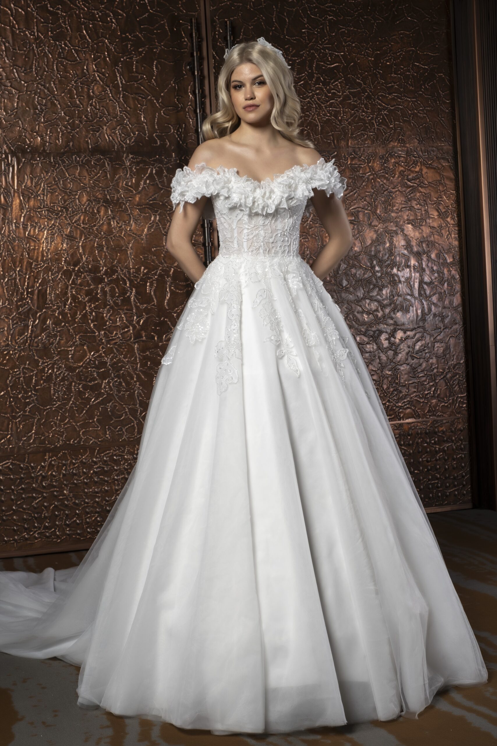 Noira A Kesim Düşük Kollu Kayık Yaka Dantelli Zarif Gelinlik - Görsel 3