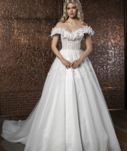 Noira A Kesim Düşük Kollu Kayık Yaka Dantelli Zarif Gelinlik