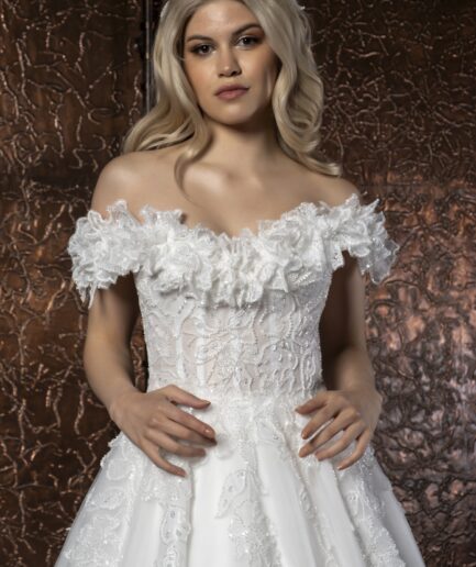 Noira A Kesim Düşük Kollu Kayık Yaka Dantelli Zarif Gelinlik