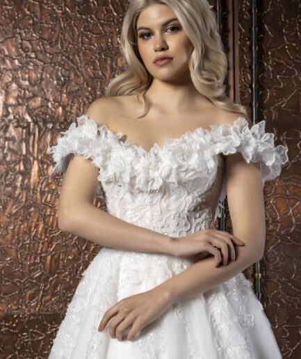 Noira A Kesim Düşük Kollu Kayık Yaka Dantelli Zarif Gelinlik