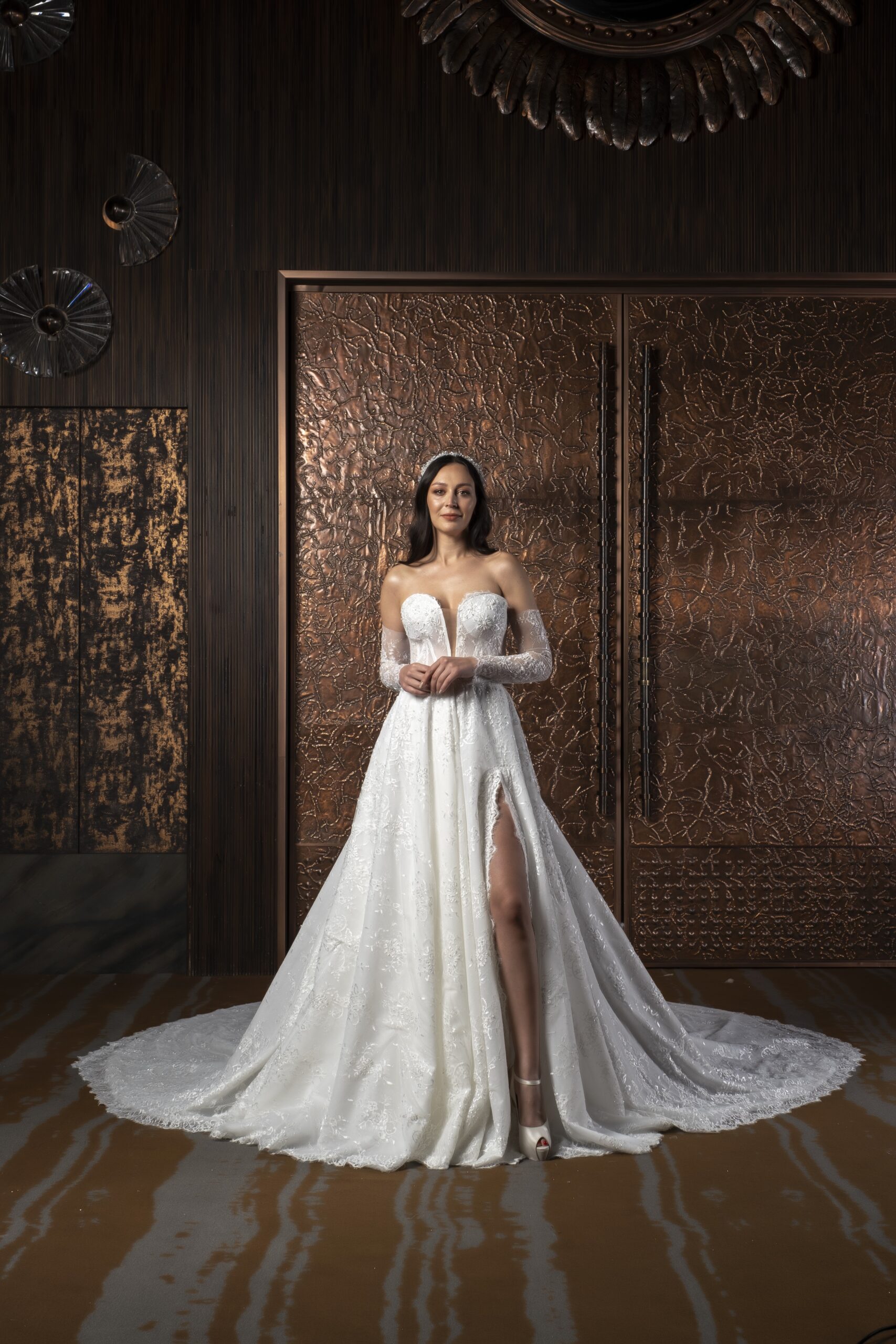 Luvia Helen Kesim Uzun Kollu Kalp Yaka Fransız Dantelli Zarif Gelinlik - Görsel 3