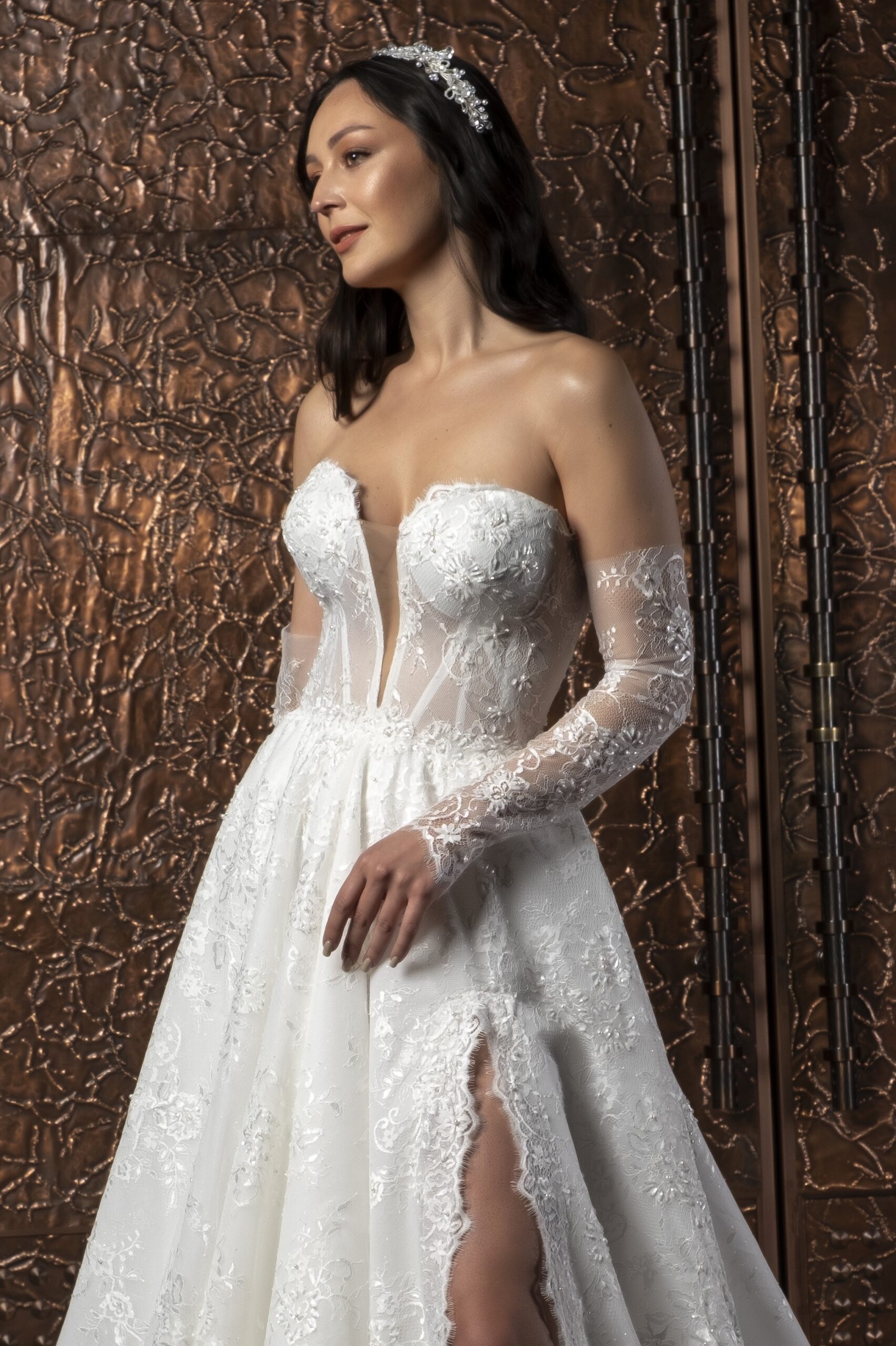 Luvia Helen Kesim Uzun Kollu Kalp Yaka Fransız Dantelli Zarif Gelinlik - Görsel 4