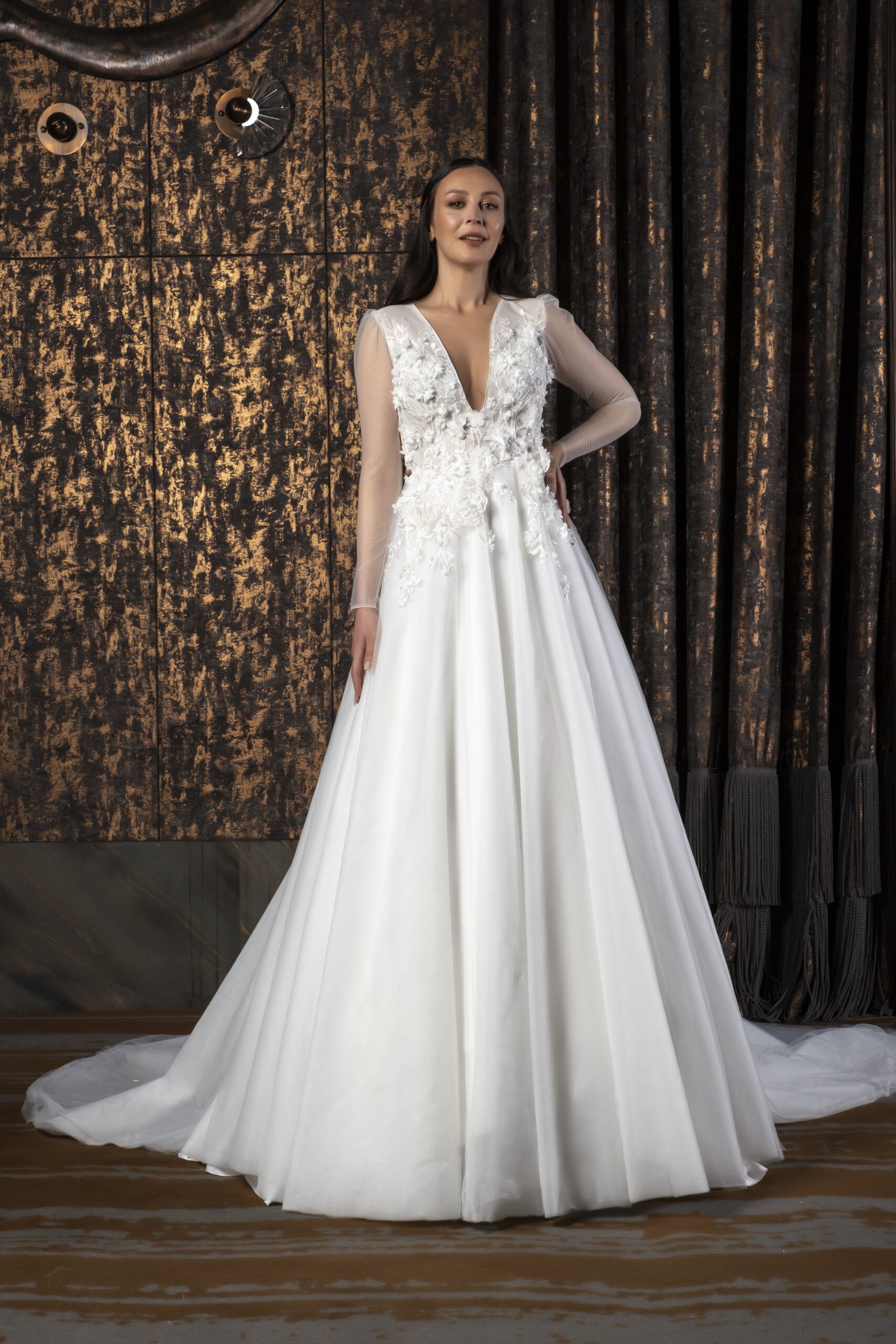 Evoria Helen Kesim Uzun Kollu Üç Boyutlu Detaylara Sahip Bohem Zarafet Gelinliği