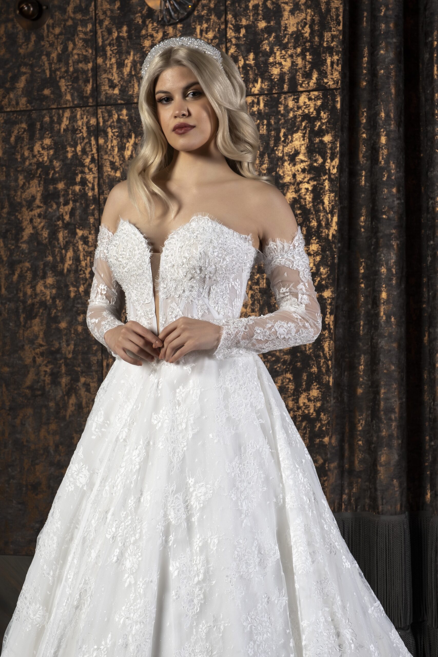 Alira Fransız Dantelli Uzun Kollu Kalp Yaka A Kesim Gelinlik - Görsel 4