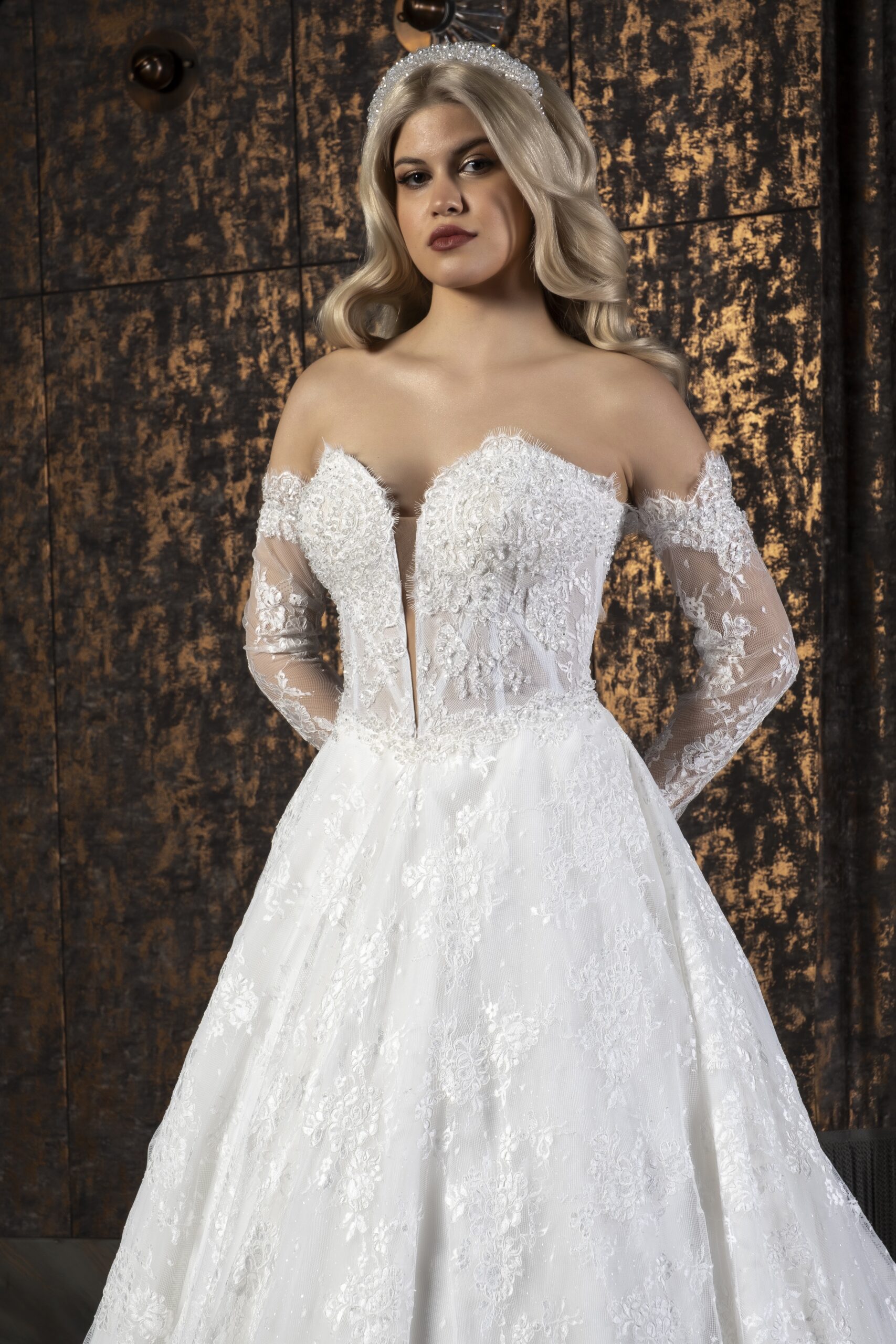 Alira Fransız Dantelli Uzun Kollu Kalp Yaka A Kesim Gelinlik - Görsel 2