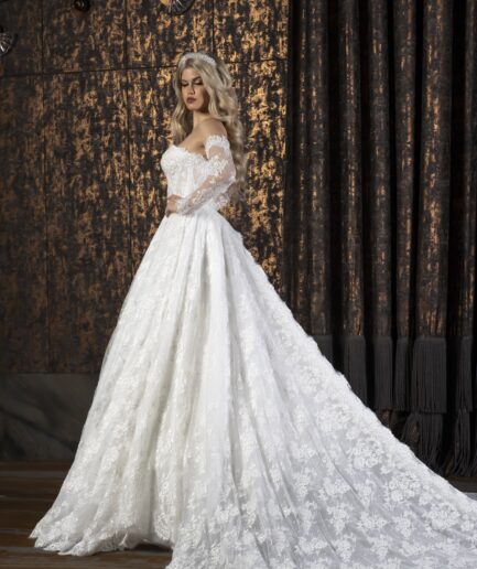 Alira Fransız Dantelli Uzun Kollu Kalp Yaka A Kesim Gelinlik