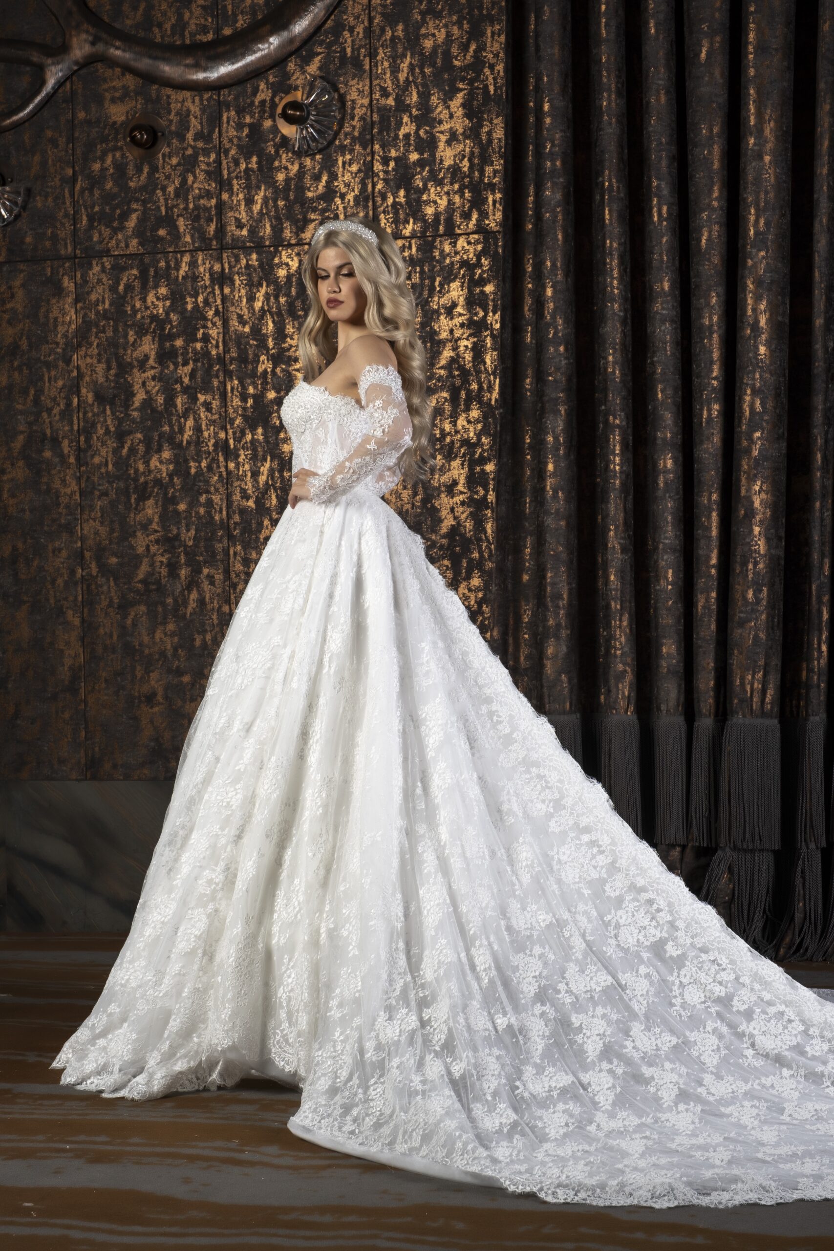 Alira Fransız Dantelli Uzun Kollu Kalp Yaka A Kesim Gelinlik - Görsel 3