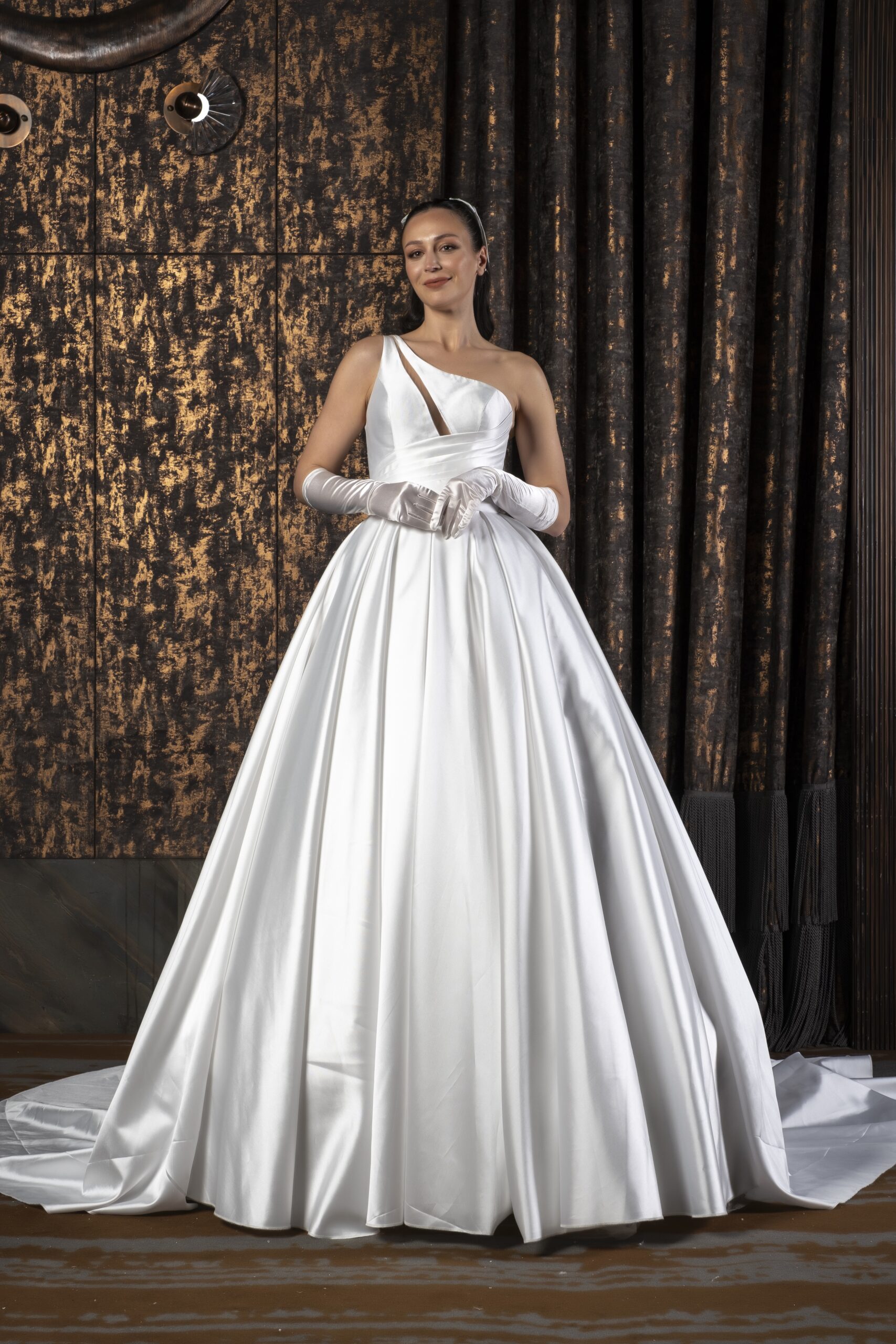 Solaira Saten Prenses Kesim Klasik Zarif Gelinlik