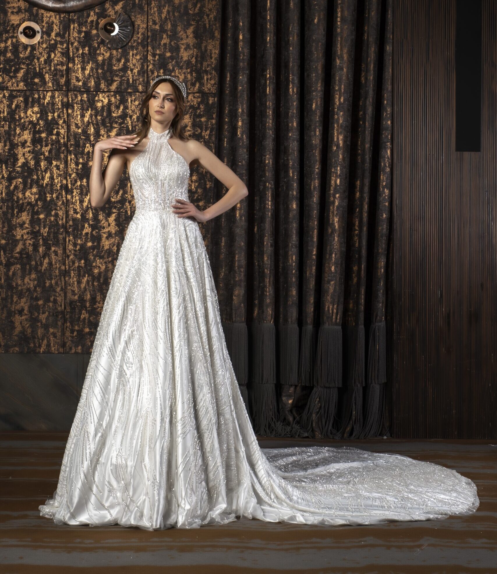 Seraphine Dantelli A Kesim Hakim Yaka Zarif ve Zamansız Gelinlik - Görsel 3