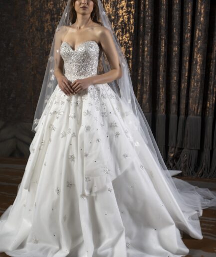 Halina Straplez Yaka Prenses Kesim Romantik ve Işıltılı Gelinlik