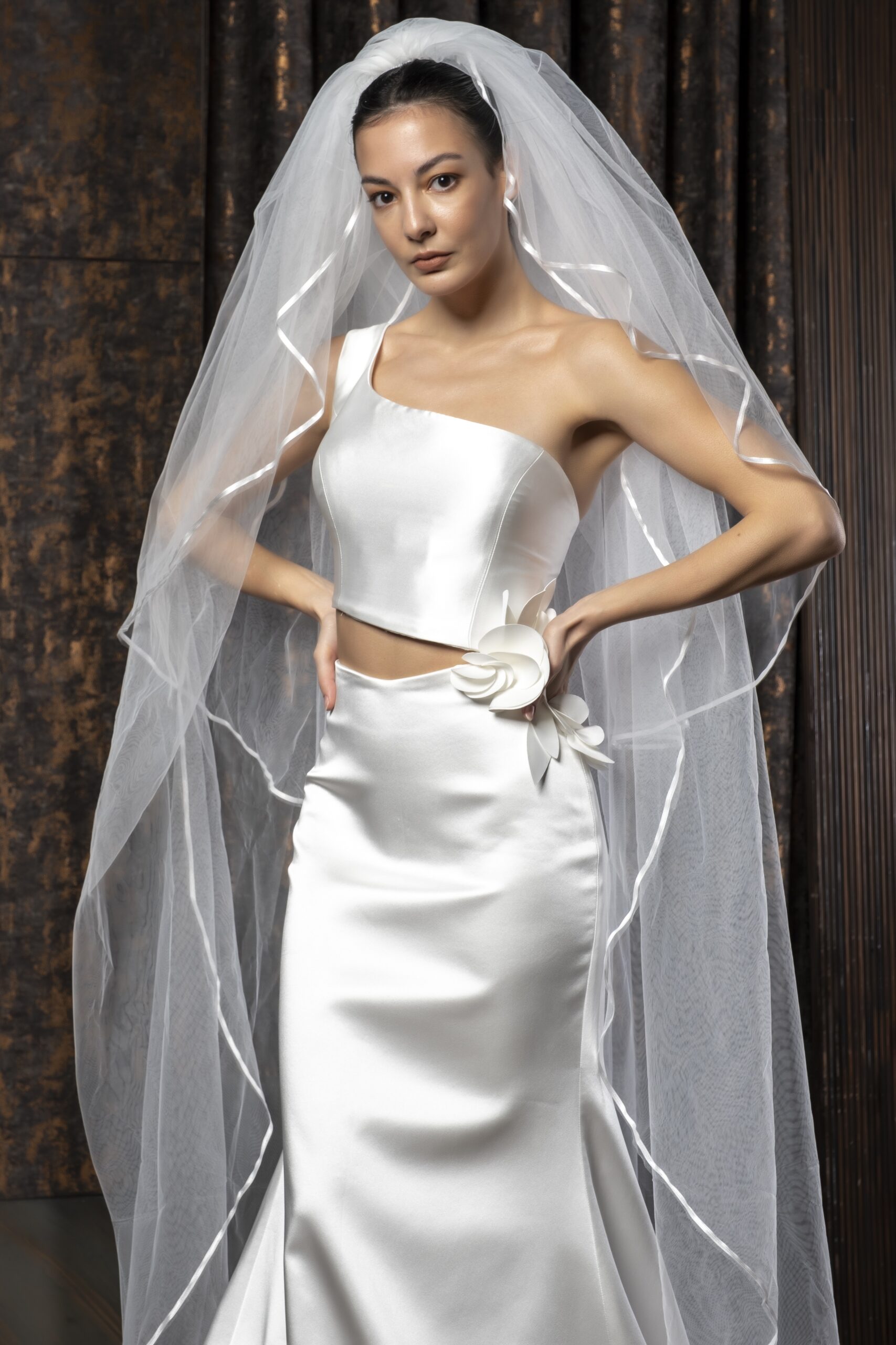 Asteria Sade Saten Balık Kesim Minimal ve Zarif Gelinlik - Görsel 4