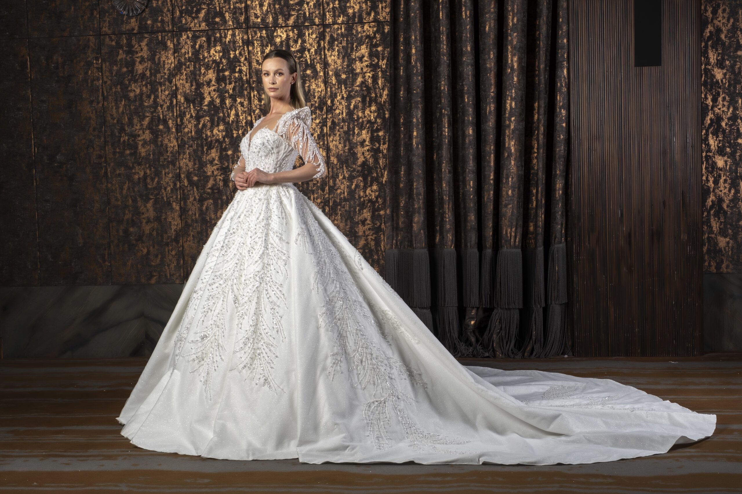 Arvella Dantelli Uzun Kollu Prenses Kesim Zarif ve Işıltılı Gelinlik - Görsel 3