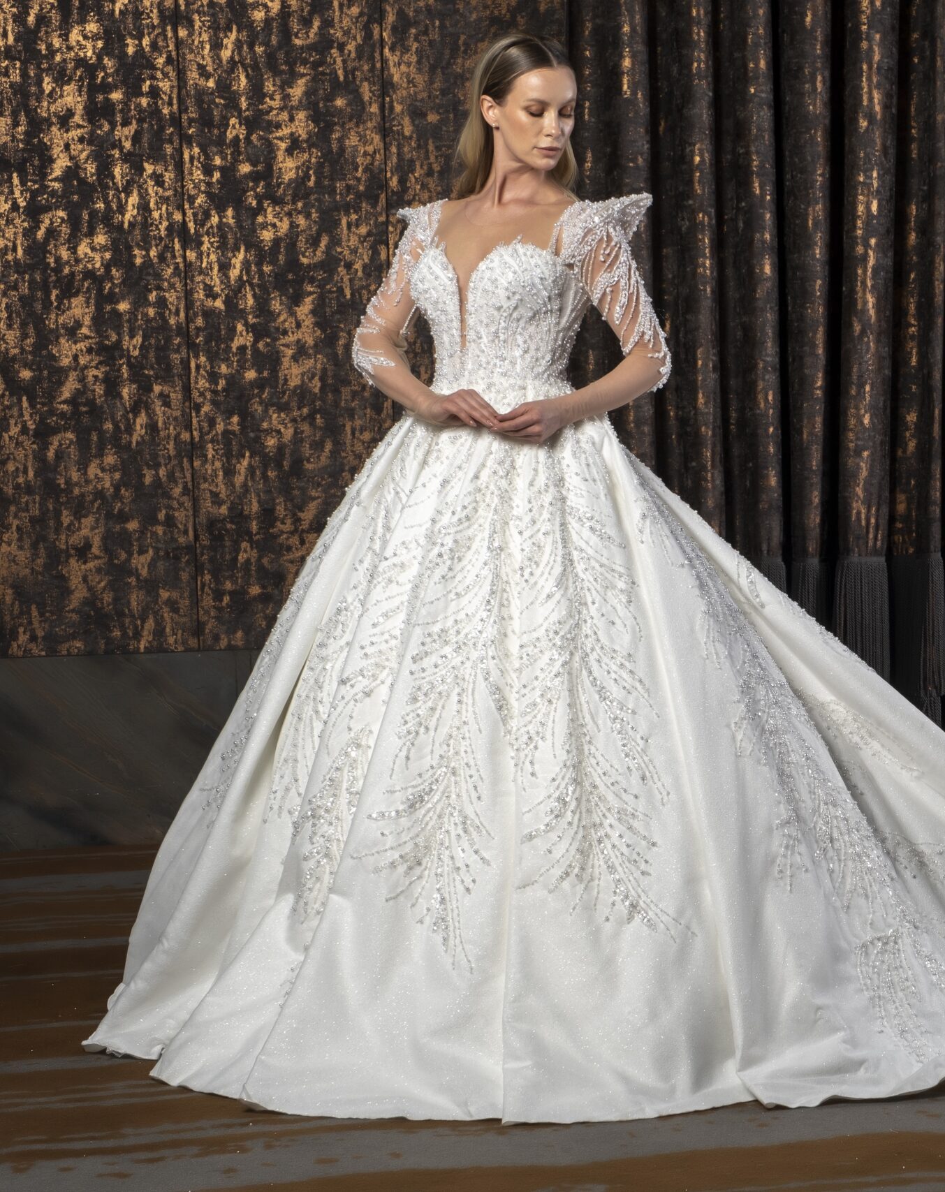 Arvella Dantelli Uzun Kollu Prenses Kesim Zarif ve Işıltılı Gelinlik