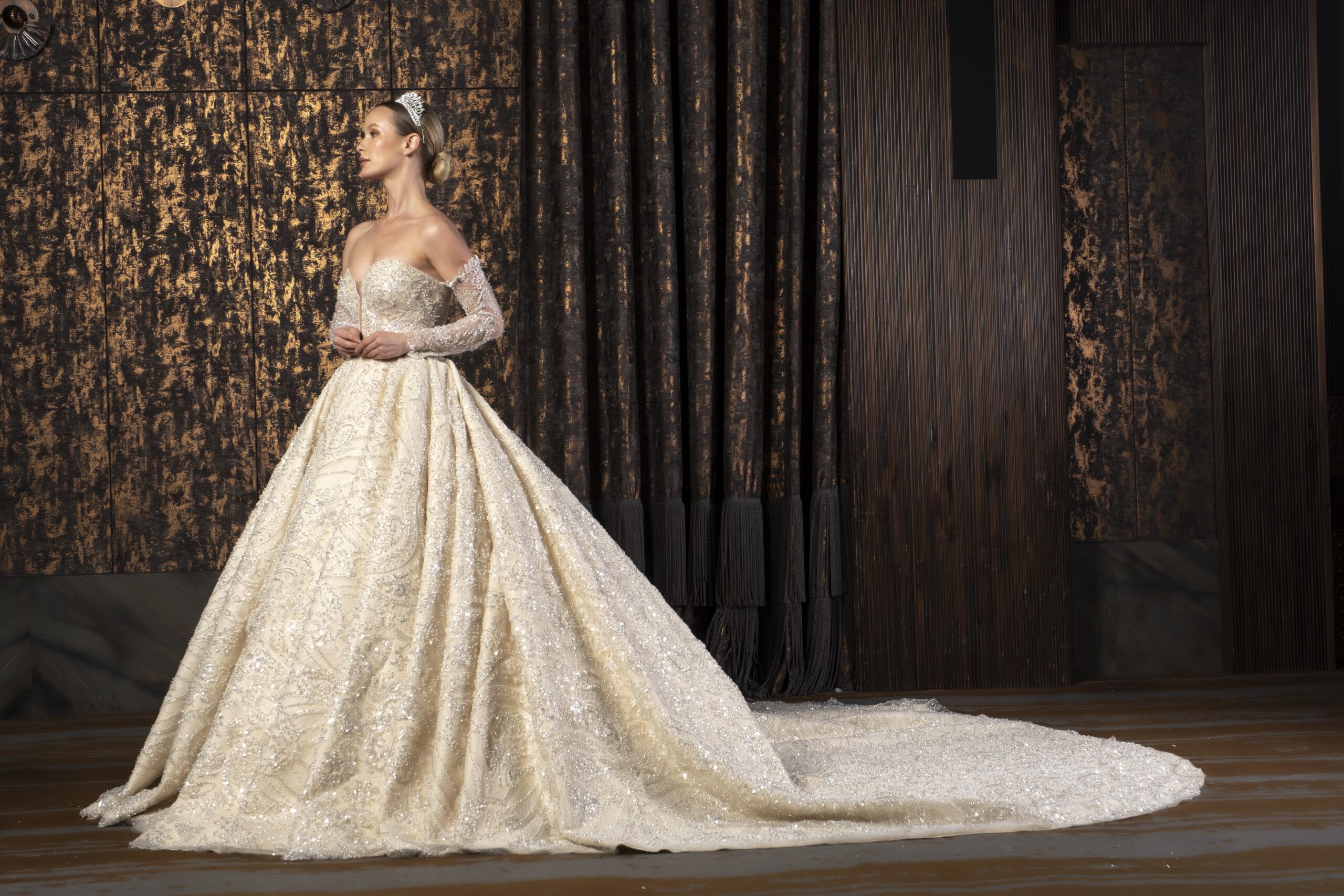 Elisse Dantelli Uzun Kollu Prenses Kesim Kalp Yaka Romantik Gelinlik - Görsel 3