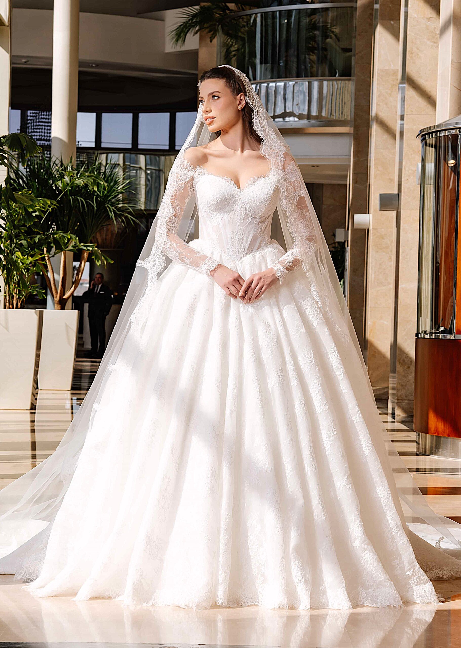 Velisse – Fransız Dantelli Prenses Kesim Uzun Kollu Kayık Yaka Gelinlik – SE2527