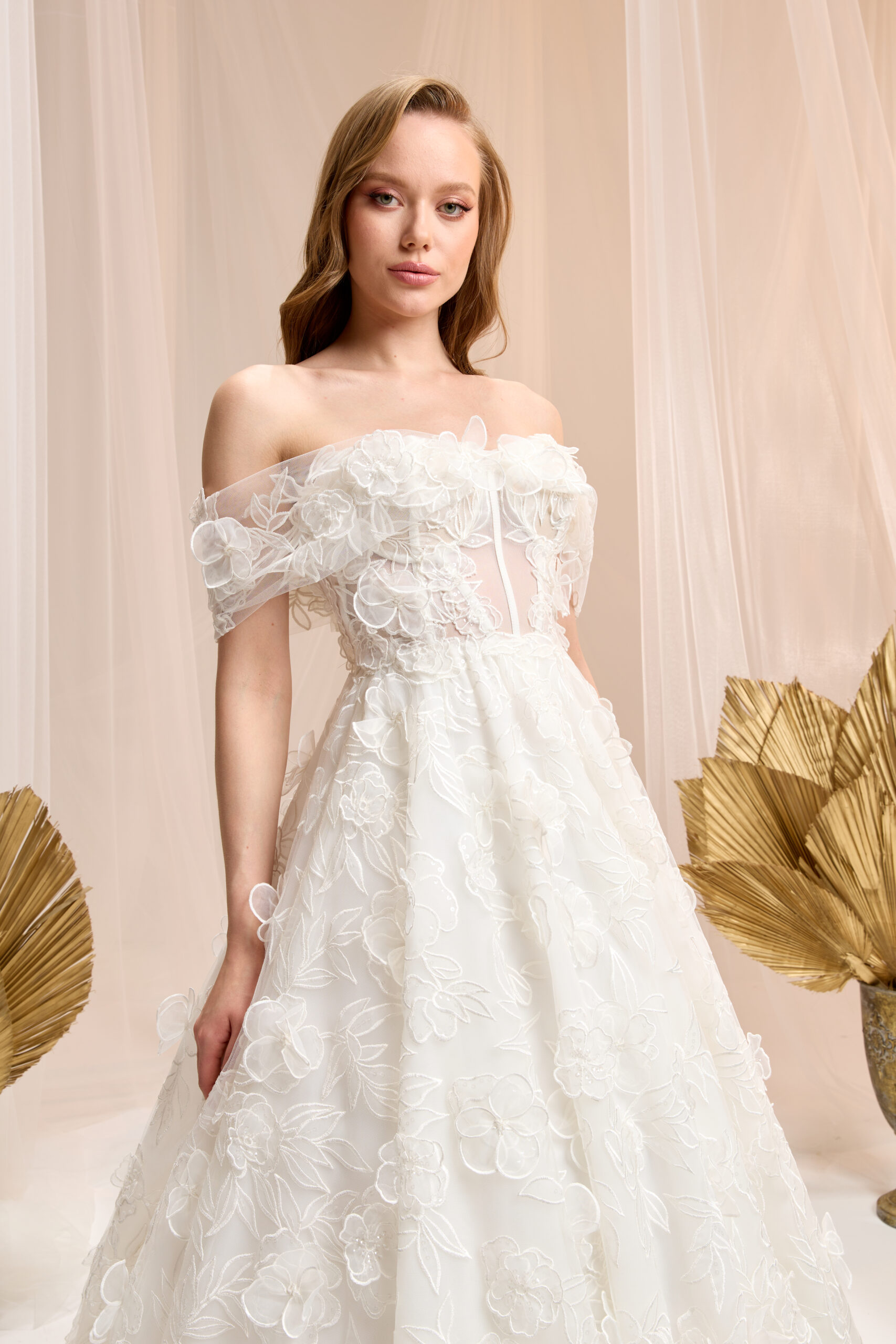 Elaris Üç Boyutlu İşlemeli A Kesim Düşük Kol Kayık Yaka Bohem Gelinlik - Görsel 4