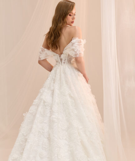 Elaris Üç Boyutlu İşlemeli A Kesim Düşük Kol Kayık Yaka Bohem Gelinlik