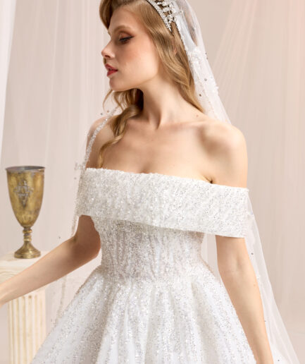 Celina Dantelli Prenses Kesim Düşük Kol Kayık Yaka Romantik Gelinlik