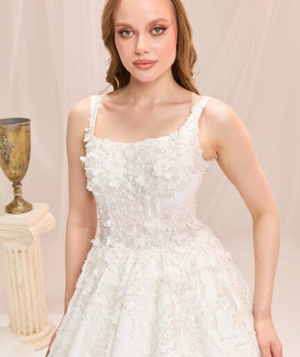 Emina Dantelin Zamansız Işıltısıyla Prenses Kesim Askılı Kare Yaka Zarif Gelinlik