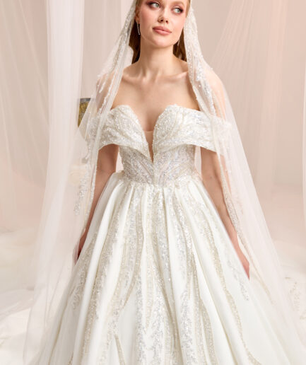 Floris Dantelli Prenses Kesim Düşük Kol Kayık Yaka Romantik Gelinlik