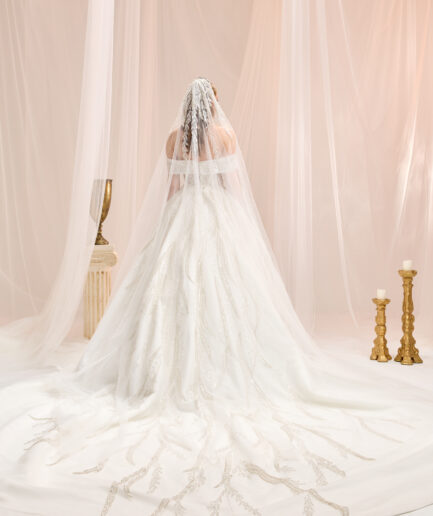 Floris Dantelli Prenses Kesim Düşük Kol Kayık Yaka Romantik Gelinlik