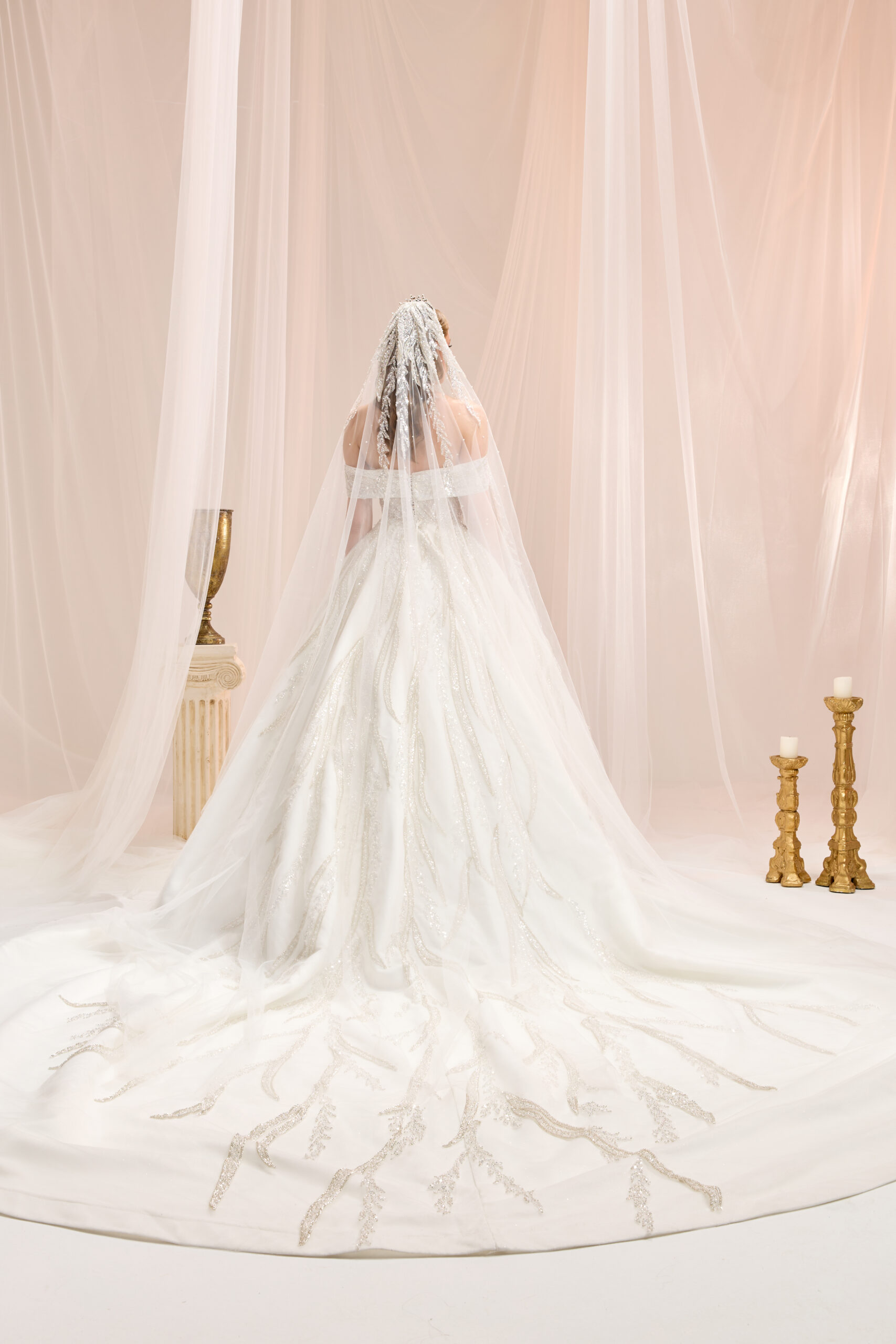 Floris Dantelli Prenses Kesim Düşük Kol Kayık Yaka Romantik Gelinlik - Görsel 3