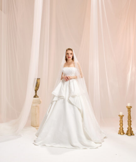 Valen Prenses Kesim Straplez Yaka Saten Zamansız Gelinlik