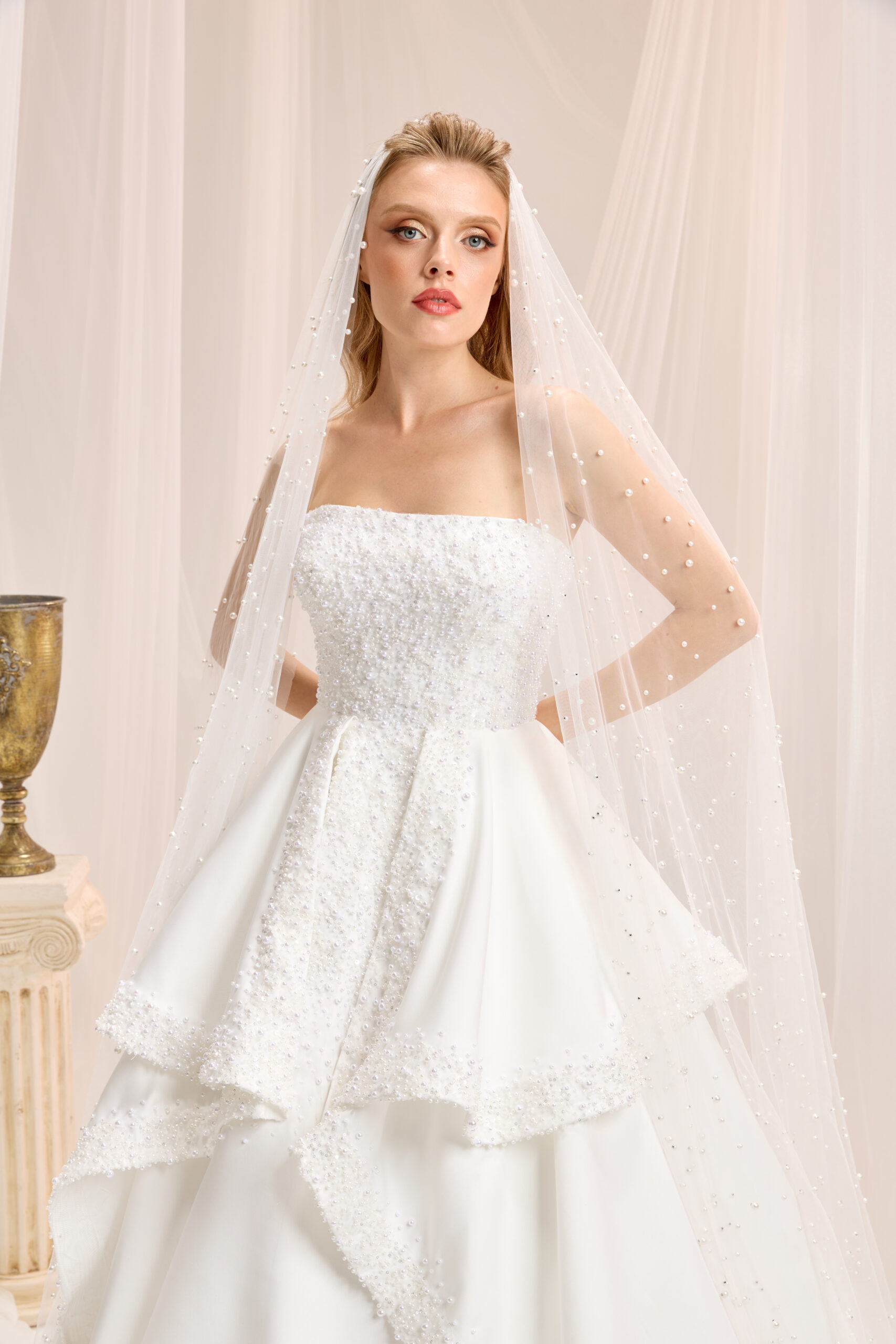 Valen Prenses Kesim Straplez Yaka Saten Zamansız Gelinlik - Görsel 2