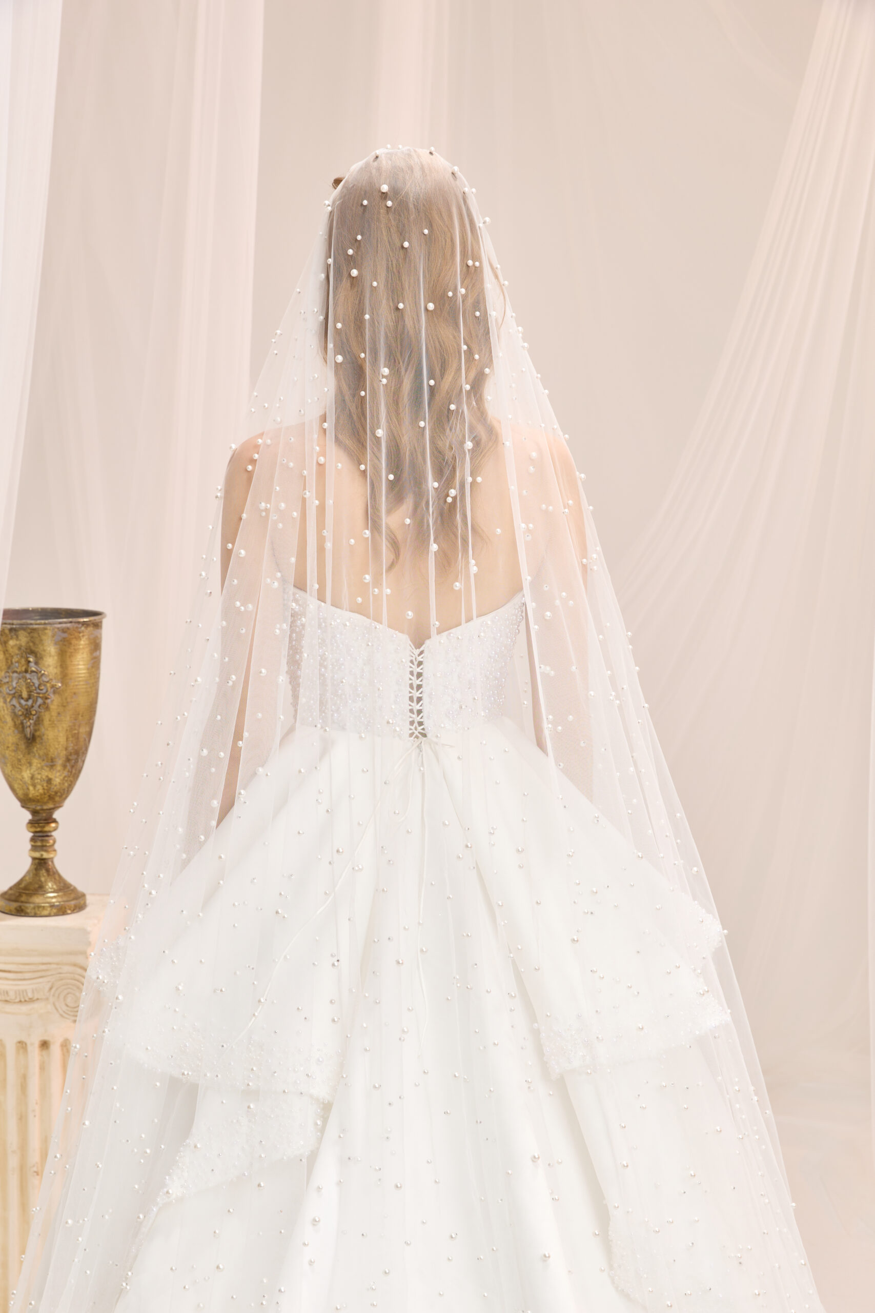 Valen Prenses Kesim Straplez Yaka Saten Zamansız Gelinlik - Görsel 4