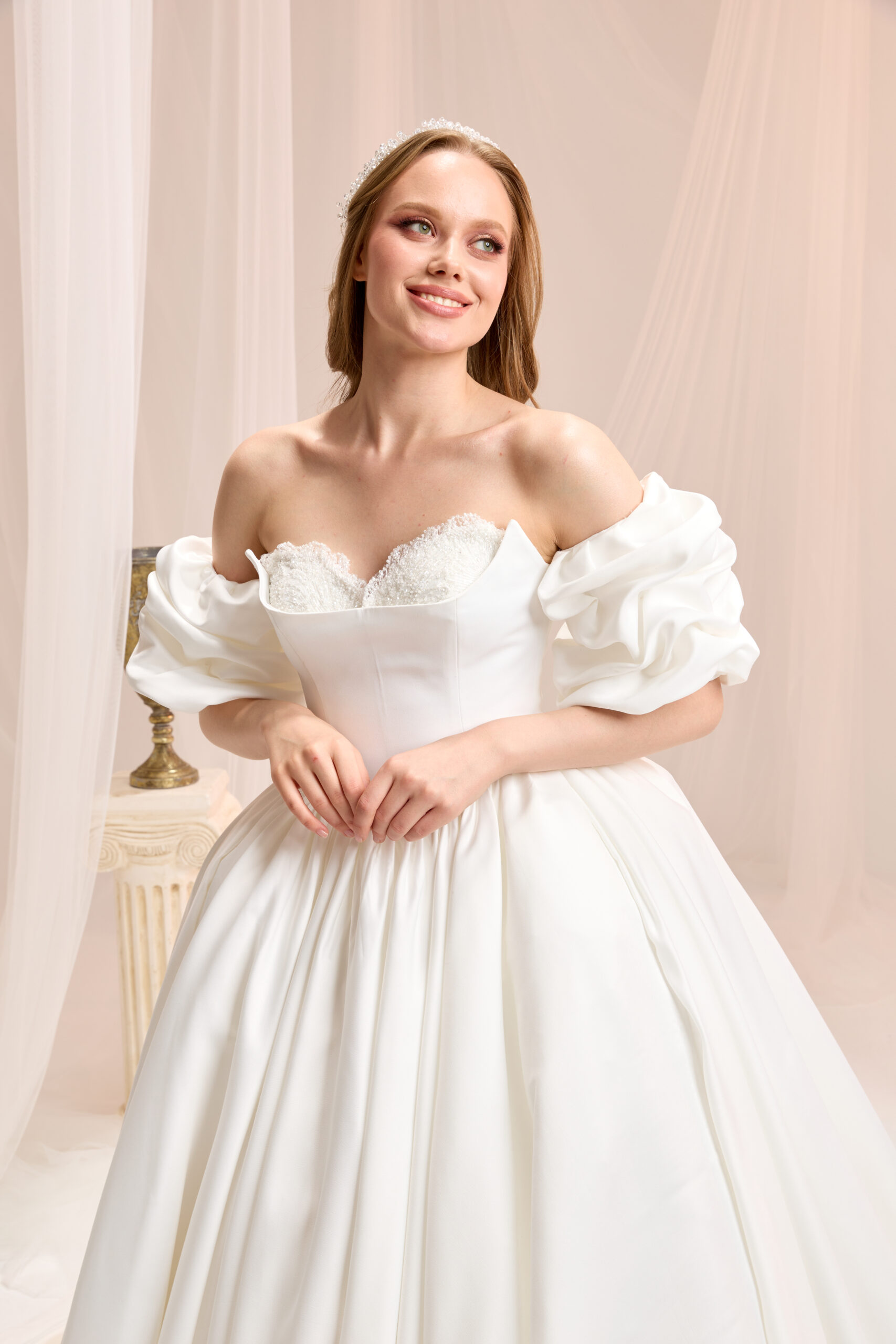 Mariselle Saten Prenses Kesim Straplez Yaka Balon Kollu Romantik Gelinlik - Görsel 4